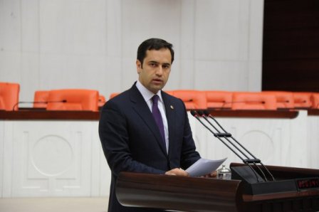 Türk deputat Azərbaycana qahmar çıxdı